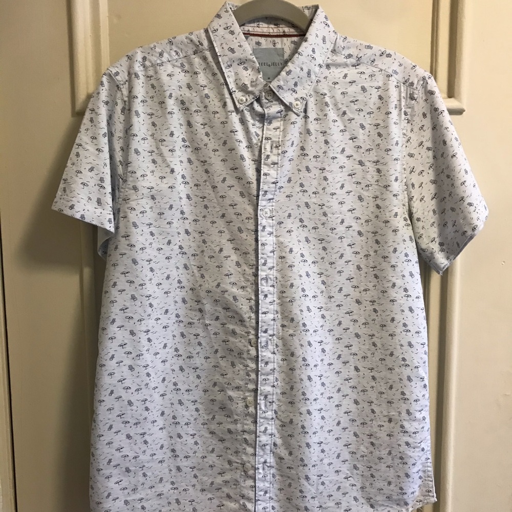 Men’s medium steel and jelly short sleeve shirt